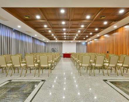 Organize your meetings from 20 to 300 people with Hotel Ferrari, for a successful event in Naples!